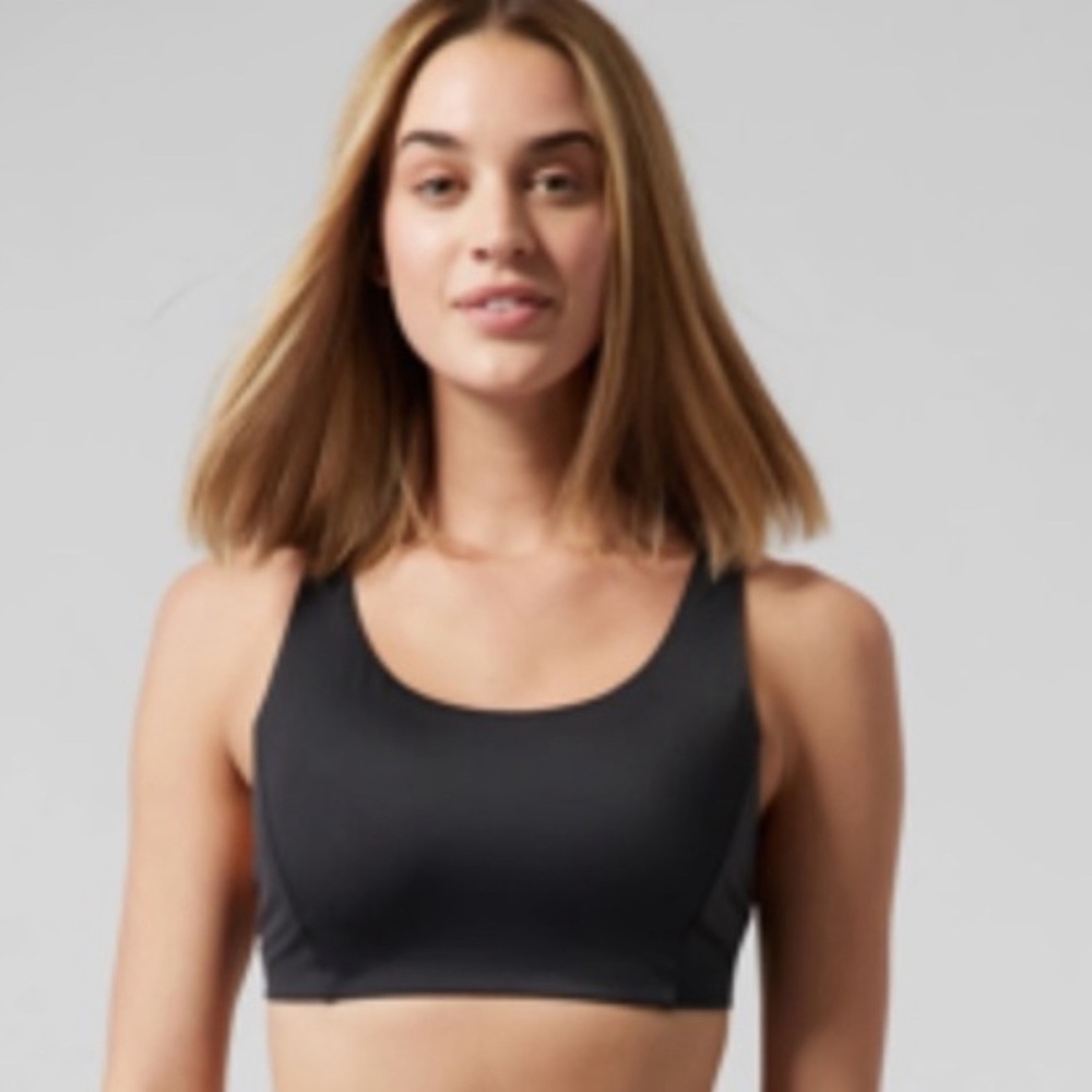 NWT Athleta Malibu Bikini Top D-DD Size Medium.